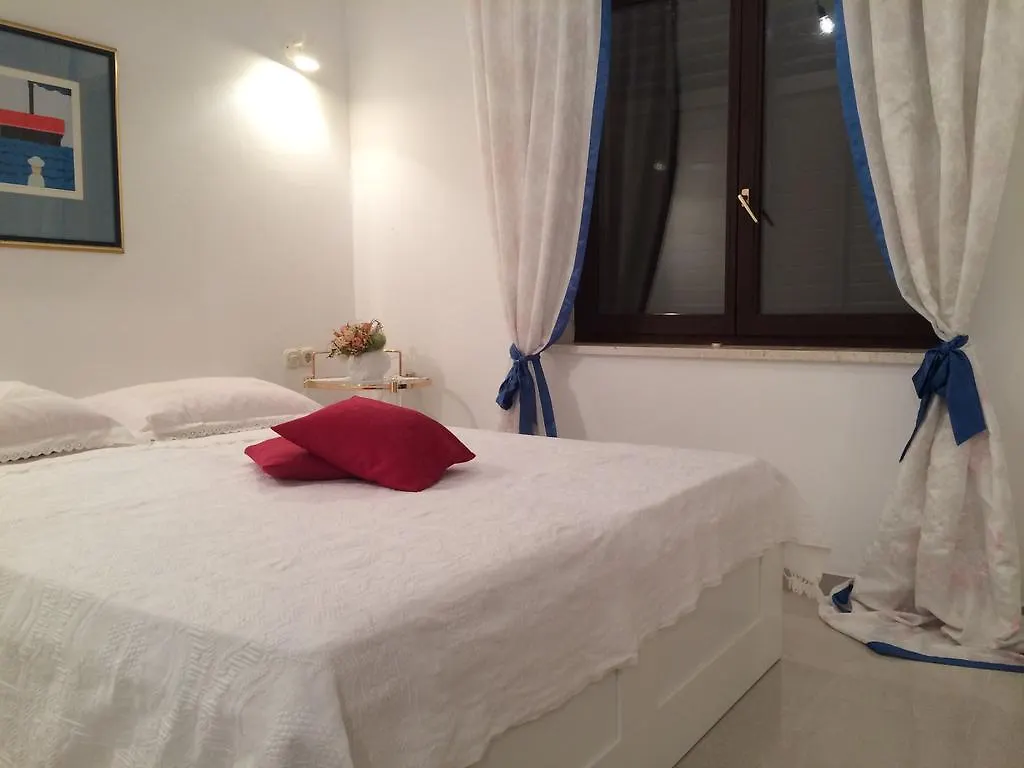 Apartments Ivita Pag Town